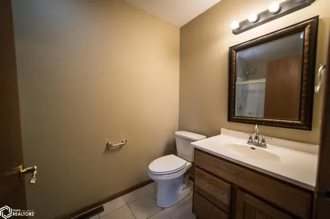1842 S Rhode Island Court Mason City IA 50401