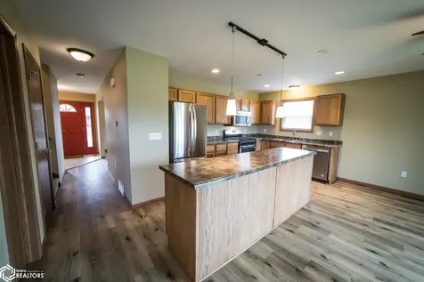 1842 S Rhode Island Court Mason City IA 50401