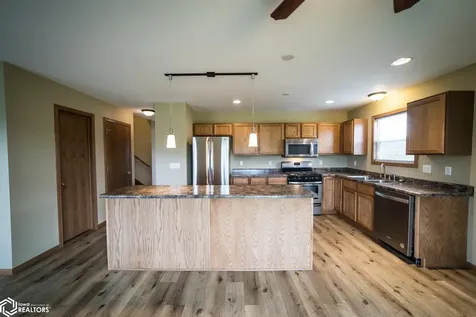 1842 S Rhode Island Court Mason City IA 50401