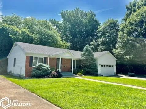 312 Sunrise Lane Burlington IA 52601