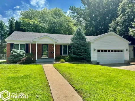 312 Sunrise Lane Burlington IA 52601