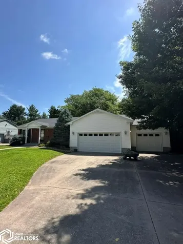 312 Sunrise Lane Burlington IA 52601