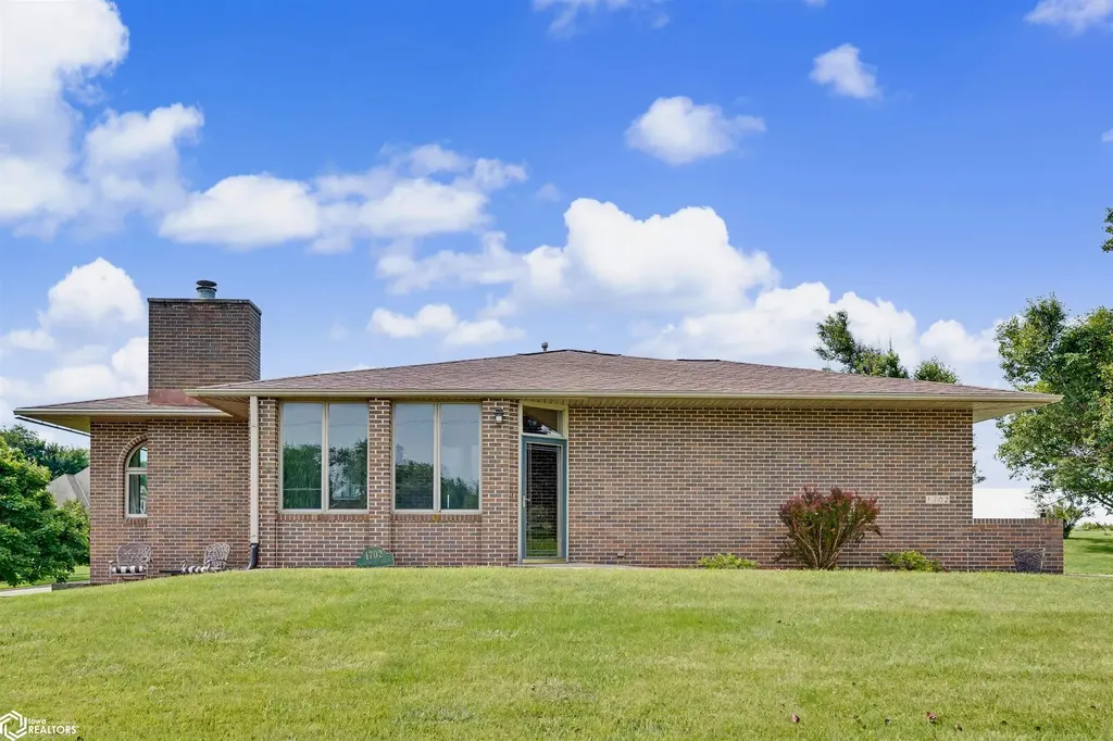 1702 Westwood Drive Marshalltown IA 50158