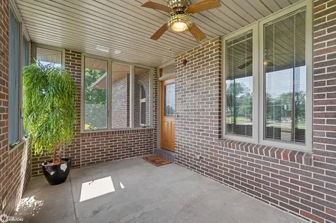 1702 Westwood Drive Marshalltown IA 50158