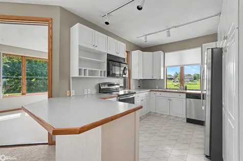 1702 Westwood Drive Marshalltown IA 50158