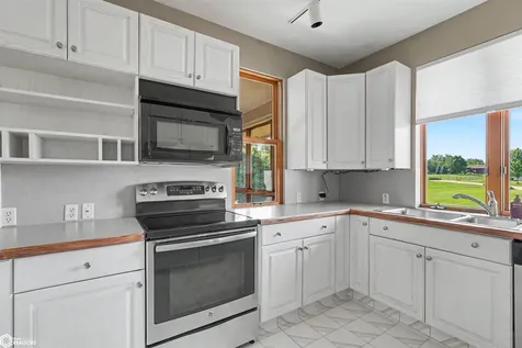 1702 Westwood Drive Marshalltown IA 50158