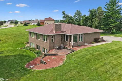1702 Westwood Drive Marshalltown IA 50158