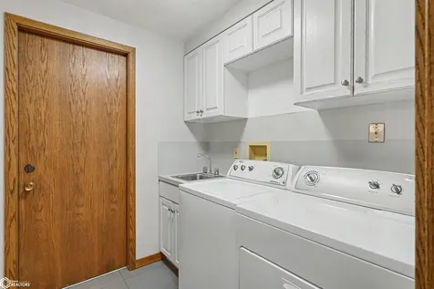 1702 Westwood Drive Marshalltown IA 50158