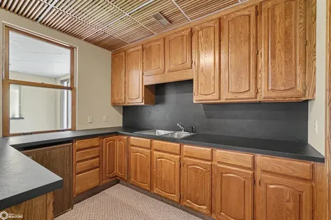 1702 Westwood Drive Marshalltown IA 50158