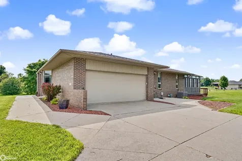 1702 Westwood Drive Marshalltown IA 50158