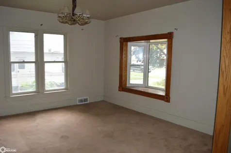 925 N Jefferson Avenue Mason City IA 50401