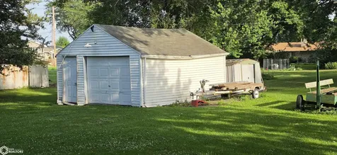 1102 3rd Avenue E Albia IA 52531