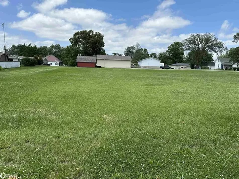 809 C Avenue E Albia IA 52531