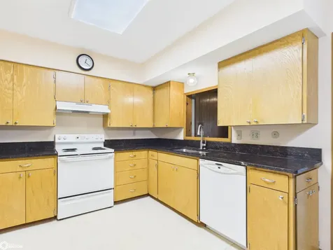 16 Carter Court Ottumwa IA 52501
