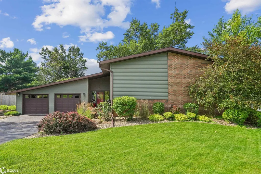 1120 W Olive Street Marshalltown IA 50158