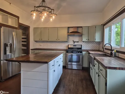 1225 N 4th Avenue W Newton IA 50208