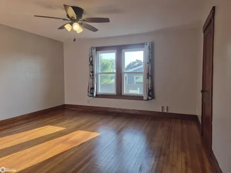 1225 N 4th Avenue W Newton IA 50208
