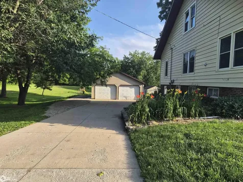 1225 N 4th Avenue W Newton IA 50208