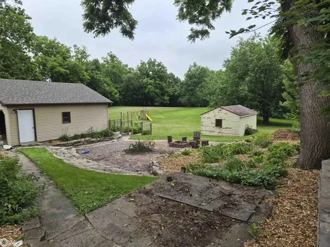 1225 N 4th Avenue W Newton IA 50208