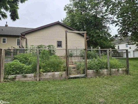 1225 N 4th Avenue W Newton IA 50208