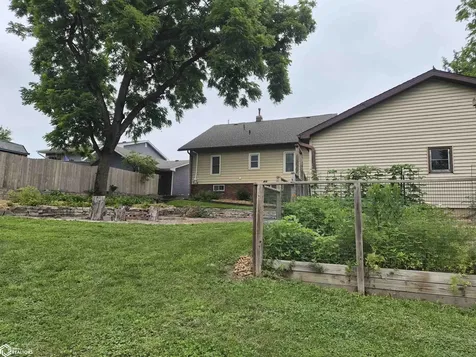 1225 N 4th Avenue W Newton IA 50208