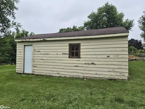 1225 N 4th Avenue W Newton IA 50208