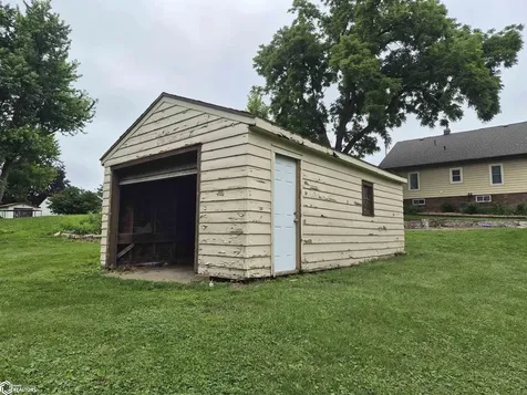 1225 N 4th Avenue W Newton IA 50208