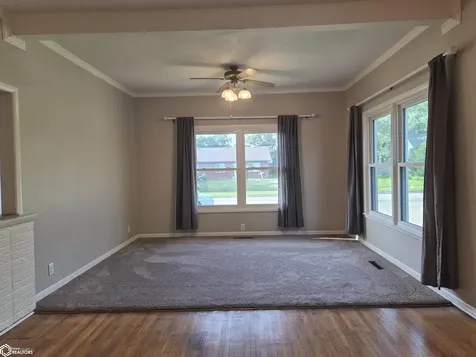 1225 N 4th Avenue W Newton IA 50208