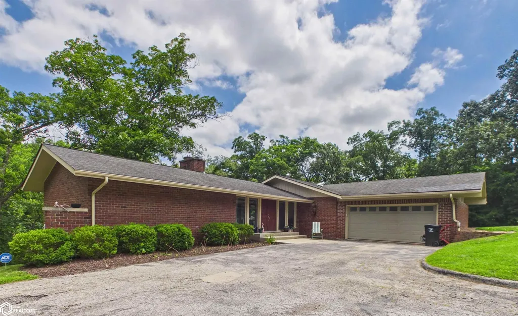 2 Birchwood Hill Drive Ottumwa IA 52501