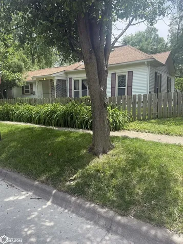 616 W Jackson S Fairfield IA 52556