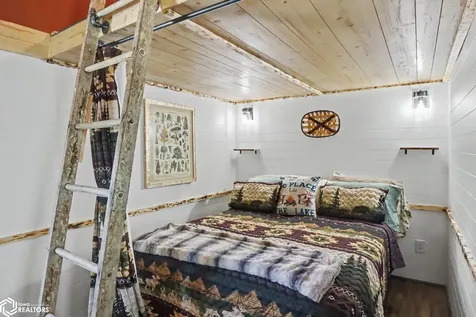 4182 Shady Lane Drive Brooklyn IA 52211