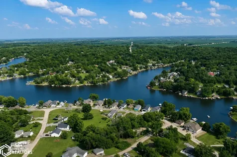 4182 Shady Lane Drive Brooklyn IA 52211