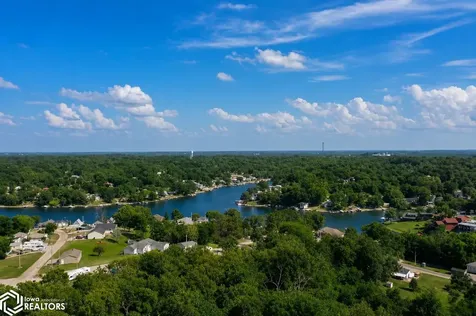 4182 Shady Lane Drive Brooklyn IA 52211