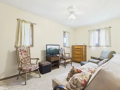 18 Pine Court Montrose IA 52639