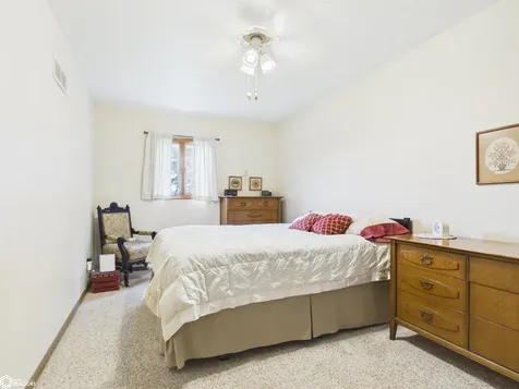 18 Pine Court Montrose IA 52639