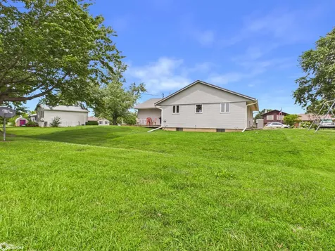 18 Pine Court Montrose IA 52639