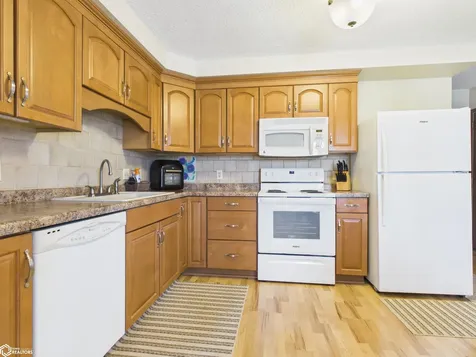 18 Pine Court Montrose IA 52639