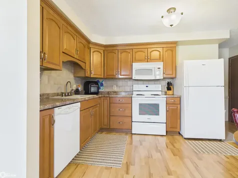 18 Pine Court Montrose IA 52639