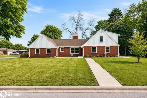 255 Willowbrook Drive Mason City IA 50401