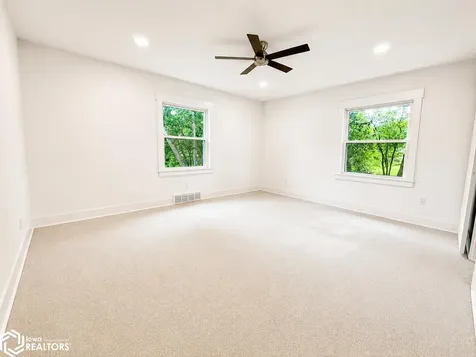 255 Willowbrook Drive Mason City IA 50401