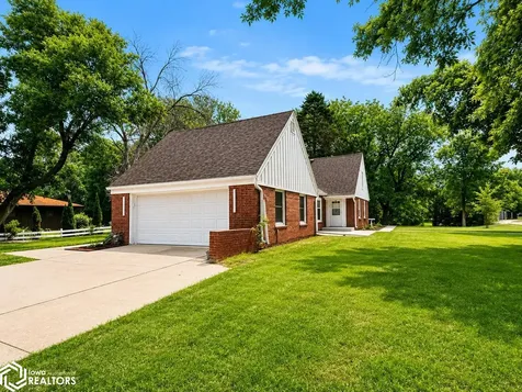255 Willowbrook Drive Mason City IA 50401