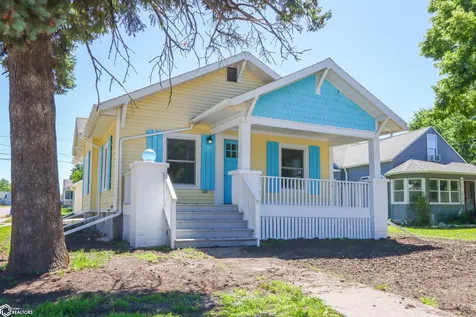802 S Iowa Avenue Washington IA 52353