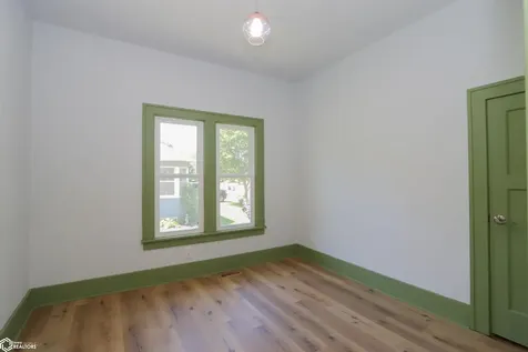 802 S Iowa Avenue Washington IA 52353