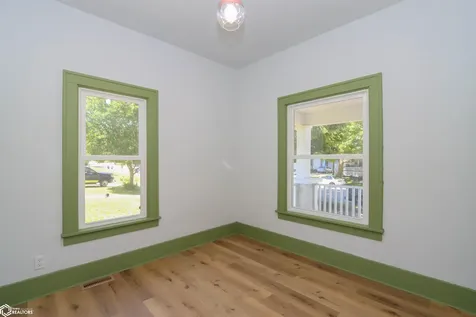 802 S Iowa Avenue Washington IA 52353