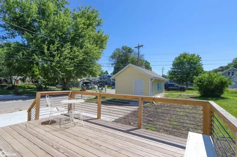 802 S Iowa Avenue Washington IA 52353