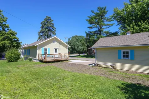 802 S Iowa Avenue Washington IA 52353