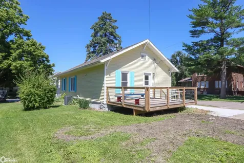 802 S Iowa Avenue Washington IA 52353