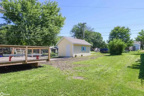 802 S Iowa Avenue Washington IA 52353