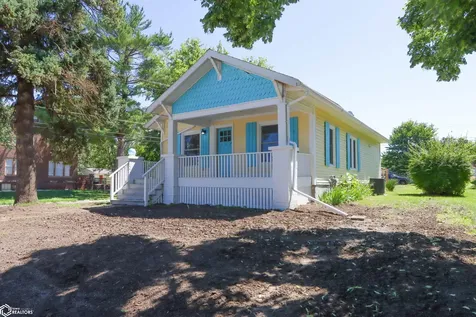 802 S Iowa Avenue Washington IA 52353