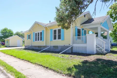 802 S Iowa Avenue Washington IA 52353